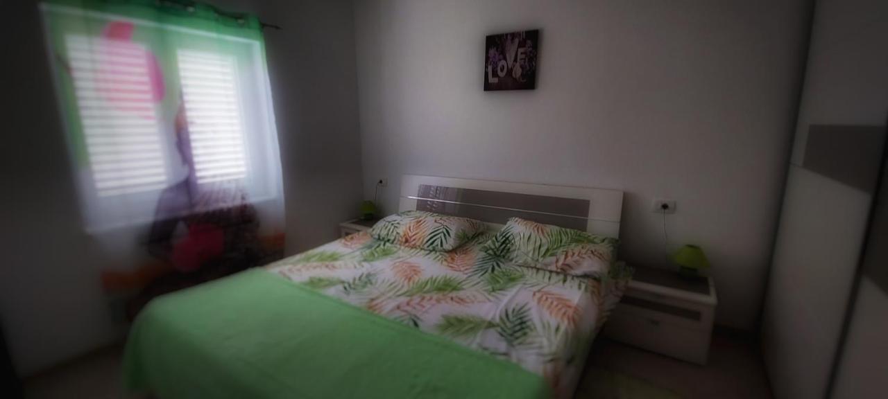 Apartmani Tomislav クルク エクステリア 写真